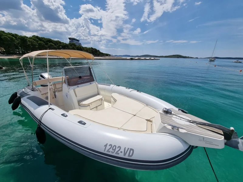 Vodice dnevni najam broda Marlin 790