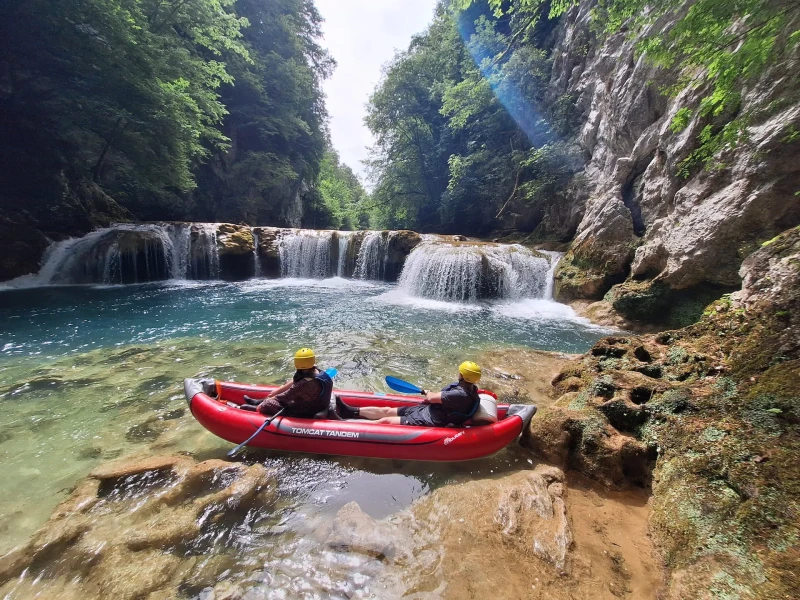 Rafting i kajak tura na rijeci Mrežnici – avantura u Hrvatskoj