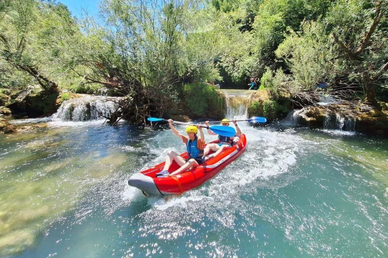 Rafting i kajak tura na rijeci Mrežnici – avantura u Hrvatskoj