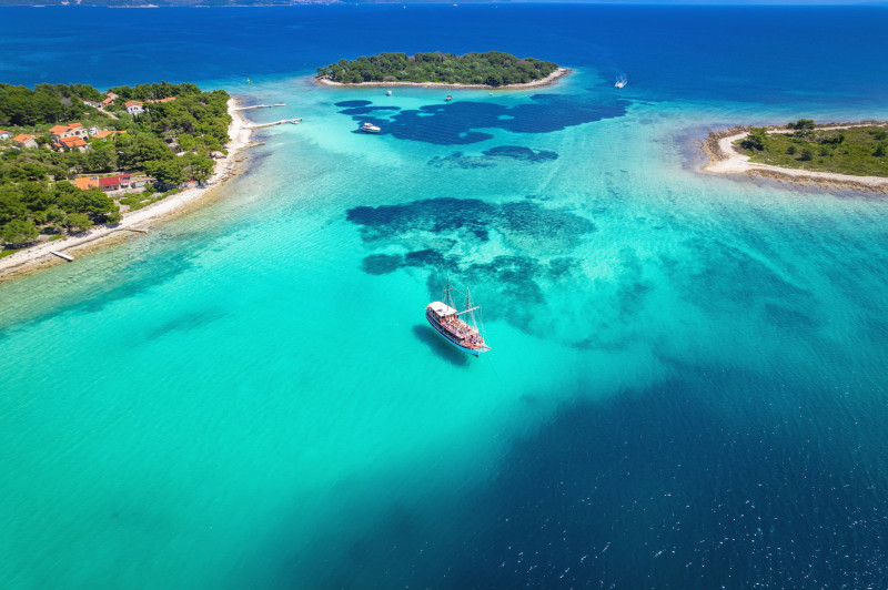 From Split: All-Inclusive Blue Lagoon & 3 Island Boat Tour with Food & Drinks