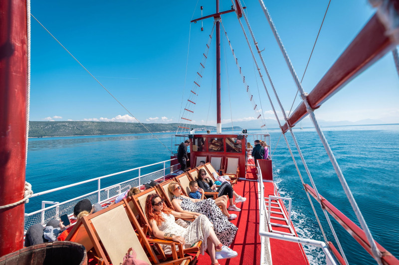 From Split: All-Inclusive Blue Lagoon & 3 Island Boat Tour with Food & Drinks