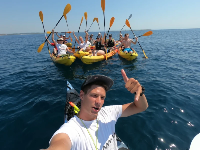 Tura kajacima po Istri i špiljama 