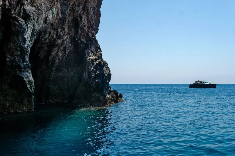Blue Cave/5 island tour from Split with luxury boat