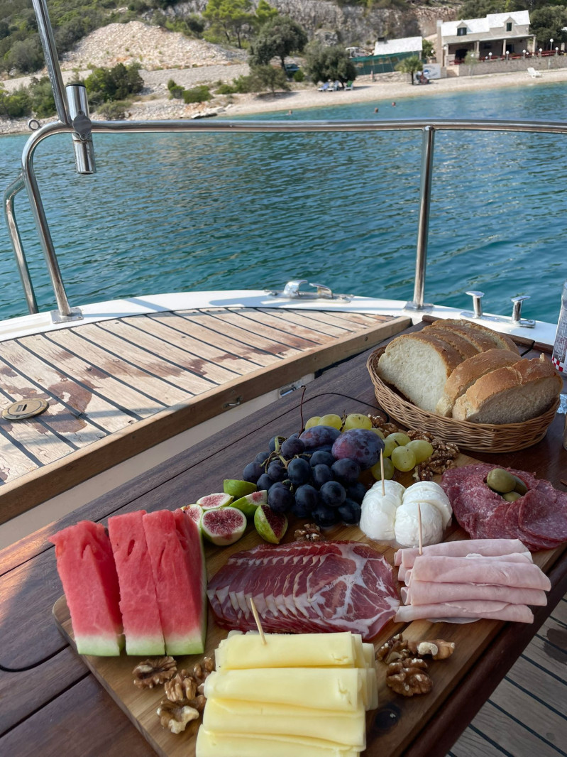 Split/Omiš/Makarska: Cjelodnevni ili poludnevni izlet brodom s "Cvitom"