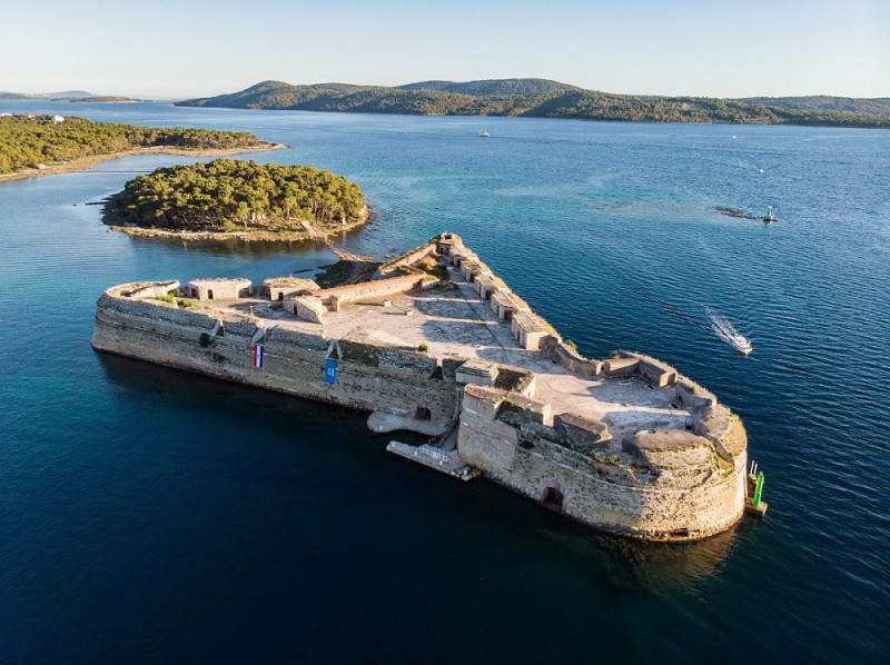 From Šibenik: Private Boat Trip along the Canal of St. Anthony to Šibenik & St. Nicholas Fortress