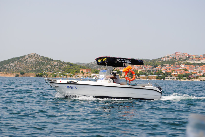 From Šibenik: Boat rental gobi 6.2m open