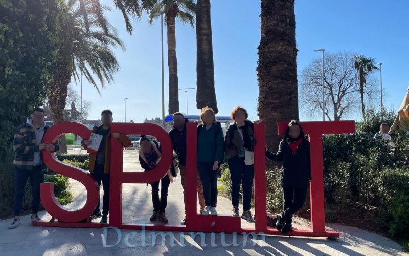 Experience Split: Walking Tour with a Coffee Break