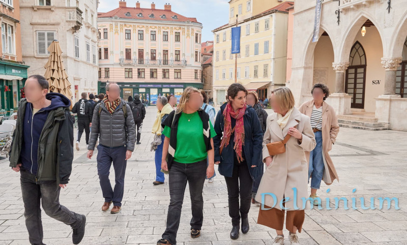 Experience Split: Walking Tour with a Coffee Break